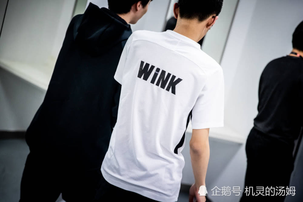 Uzi爆冷击败法国队，势不可挡引爆全场！