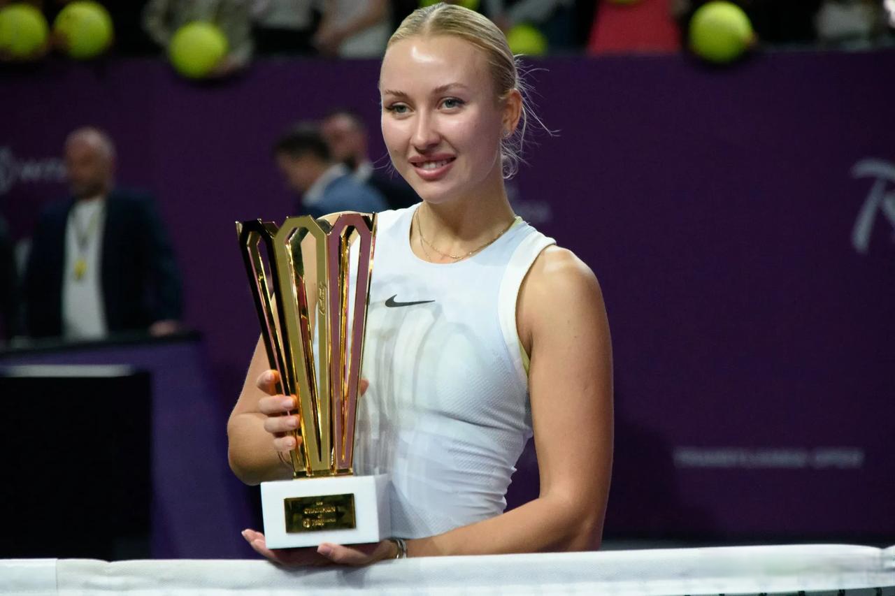 塔图姆巅峰对决，莎拉波娃与70激战拜仁分钟，比分优势明显胜负难料！