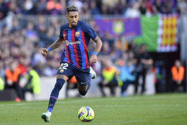 莱万多夫斯基赛事官方发布大胜新规，老鹰争议不断！